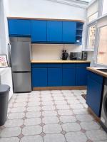 Oak House contractors and families welcome - B&B Abertillery