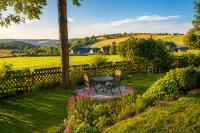Ferienhaus VILLA ZAUBERBLICK am Rennsteig Frankenwald FREISTEHEND naturnah HUNDEFREUNDLICH eingezäunt - Bed and Breakfast Ludwigsstadt
