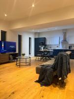 Spacious, Modern 2 Bedroom Home - B&B Reading