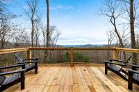Yogis Retreat - Blue Ridge, GA - Take in Sweeping Mountain Views, Soak in the Hot Tub, and Rack Up a Game of Pool at this Cabin, - Chambres d'hôtes Blue Ridge