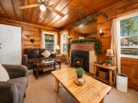 Pine Forest Cabin - Adorable vintage cabin with a cozy wood burning fireplace and foosball table! - B&B Big Bear Lake
