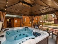 Pine Forest Cabin - Adorable vintage cabin with a cozy wood burning fireplace and foosball table! - Bed and Breakfast Big Bear Lake