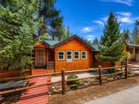 Pine Forest Cabin - Adorable vintage cabin with a cozy wood burning fireplace and foosball table! - B&B Big Bear Lake