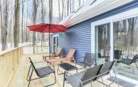 The Hut House 3BR 3BA Game Room Massage Chair - B&B Lake Ariel