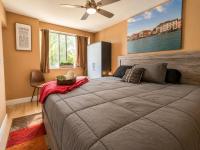2BR Urban Comfort 2 King Beds & Movie Nights - B&B Atlanta