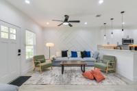 Outdoor Movie Theater ,Fire Pit, Near NRG&Med Center - Chambres d'hôtes Houston