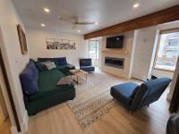 Second-Floor Base Studio w Murphy Bed Near Alyeska - B&B Girdwood