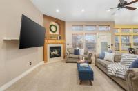Spacious 5BR Retreat with Game Room PS5 Garage - Chambres d'hôtes Layton
