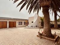 Sleeping Flamingo Self Catering Guesthouse - B&B Swakopmund