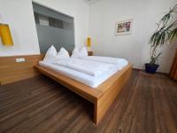 Dreibettzimmer mit Badewanne