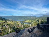 Panoramic Mountain & Lake Views - Modern Large Chalet - Free Parking - B&B Voss