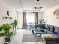 Stylish 2BR Flat Tunis Getaway in Jardins Menzah - B&B Túnez