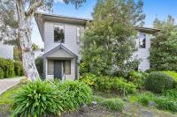 Fern Ocean Views Middle of Town WiFi and Pet Friendly - B&B Lorne