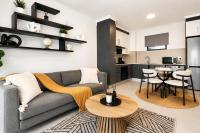 Modern 1-Bed Escape with Pool & Gym - B&B Ballito