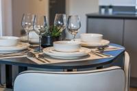Luxury 2BR Apt Elizabeth Line Slough - Bed and Breakfast Slough