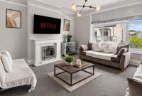 Charming home,Ps4,Parking,Contractors,King bed,Trafford Center - B&B Irlam