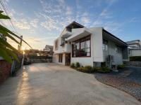 4BRs Spanish Hacienda 10 mins from MRT Huaikwang,JODDFair,RCA - B&B Bangkok