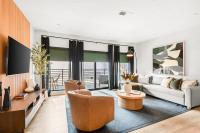 Layla's Downtown Nash Retreat | Walk to Broadway - Pool, Gym, Private Balcony, and more! - B&B Nashville