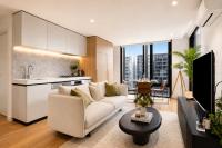 Luxury Sky High Apartment with Pool Gym & Parking - Bed and Breakfast Melbourne