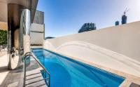 Luxury Sky High Apartment with Pool Gym & Parking - B&B Melbourne