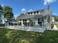 Riverfront Entertainment Haven - Bed and Breakfast McHenry