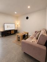 Appartamento con 2 Camere da Letto e Balcone