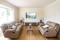 Spacious 6BR Home 4 Mins to Downtown - B&B Calgary