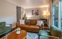 The Fern & Fable - King BedTownHome with Deck - B&B Birmingham
