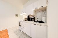 Chic Apt in Montreal - Sleeps 4 - Pets Friendly Stay - B&B Montreal