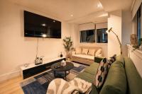 Modern Wembley Park 1BR Gym, Cinema & Sky Lounge - Bed and Breakfast Londen