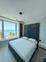 Apartamento de 1 dormitorio con balcón y vistas al mar