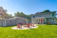 Walk to Beach! McCullom Lake Family Getaway - B&B McHenry