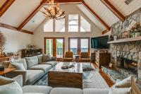 Ski & Unwind Fireside: Highlands Gem w/ Game Room! - B&B Highlands