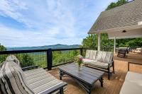 Ski & Unwind Fireside: Highlands Gem w/ Game Room! - Chambres d'hôtes Highlands