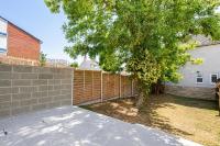 Crystal Unit - 4BR House with Garden and Free Parking - B&B Norwood