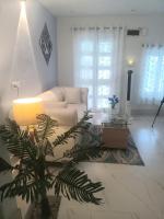 Beautiful 1-bed Apartment-Suite Kolkata near Airport - Ferienwohnung Kalkutta