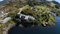 Sunset Island Retreat, Ocean Cabin with Hot Tub - Chambres d'hôtes Hærland