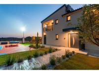 Luxury Villa Velunida I Family villa in Porec - B&B Montižana