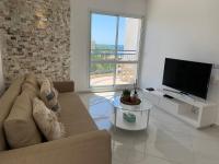 Seafront 1 Bedroom Apartment - Steps from Ashkelon Beach & Marina - B&B Ashkelon