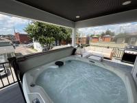 High End New Build, Rooftop Hot Tub, City Views - B&B Columbus