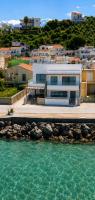 Aqua Vista-Villa Horizon Luxury Sea front villa with Jacuzzi & Endless sea view - B&B Kalýves