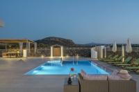 Family Villa Luna with Private Pool, Ping Pong and BBQ 1km from the beach - B&B Sfakáki