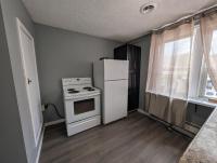 Bright & Spacious Downtown Apt2# - B&B Medicine Hat