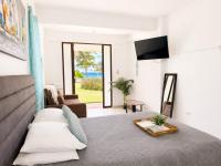 Beachfront Studio in Aguada - B&B Aguada