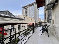 Private-balcony flat near Fountain Square - Ferienwohnung Baku