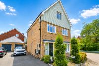 Spacious 5 Bed Home with a Cinema Room, Open Plan Living - Bed and Breakfast Milton Keynes