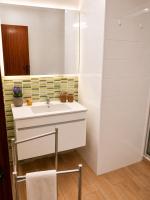 Flat Near The Beach With AC and a Private Balcony - Chambres d'hôtes Portimão