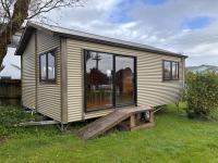 Waynes World Westport Cabana - B&B Westport