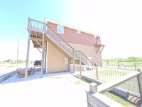 Crabby Cove, Bolivar Peninsula, Sleeps 5, 1 Bedroom, Fully Fenced Side Yard, Pets OK, Gulf & Bay Views, Bird Watching, Walk to Beach - B&B Bolivar Peninsula