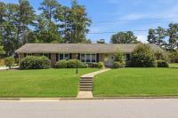 Serenity House-Walk Downtown-Oversize Driveway-2 Living Rooms-Large Yard - B&B Clayton